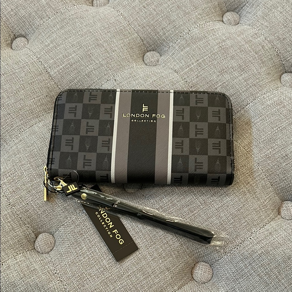 London Fog Women's Gianna Signature Zip Around Wallet